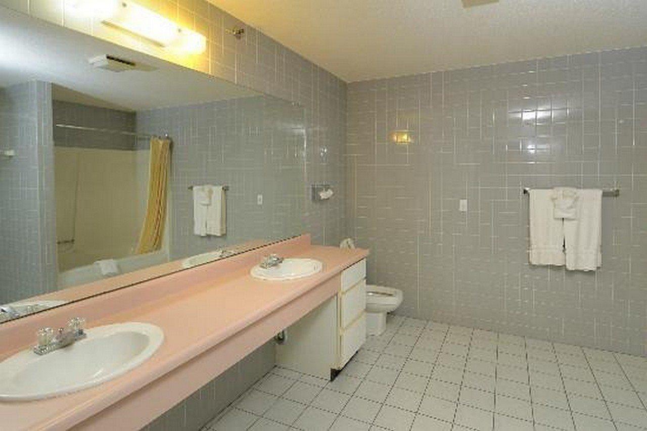 Regency Inn & Suites เวสต์สปริงฟิลด์ ภายนอก รูปภาพ