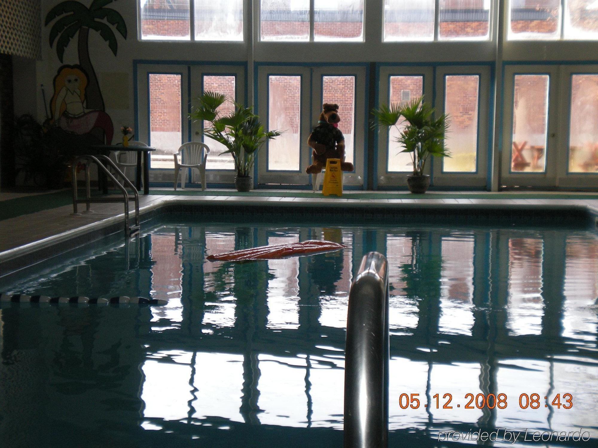 Regency Inn & Suites เวสต์สปริงฟิลด์ ภายนอก รูปภาพ