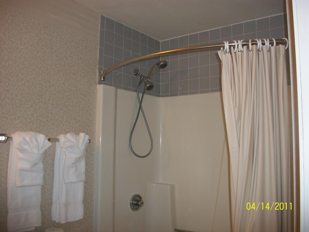 Regency Inn & Suites เวสต์สปริงฟิลด์ ภายนอก รูปภาพ