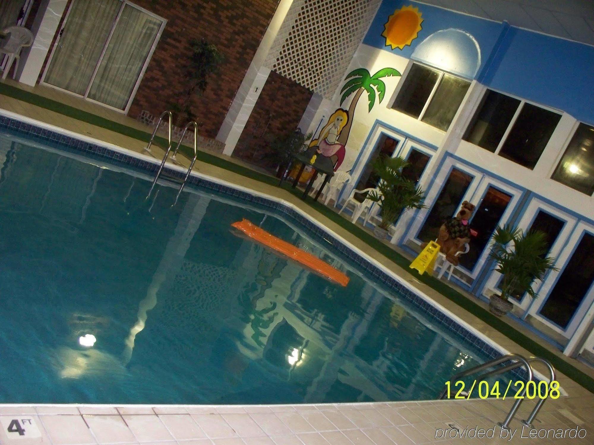Regency Inn & Suites เวสต์สปริงฟิลด์ ภายนอก รูปภาพ