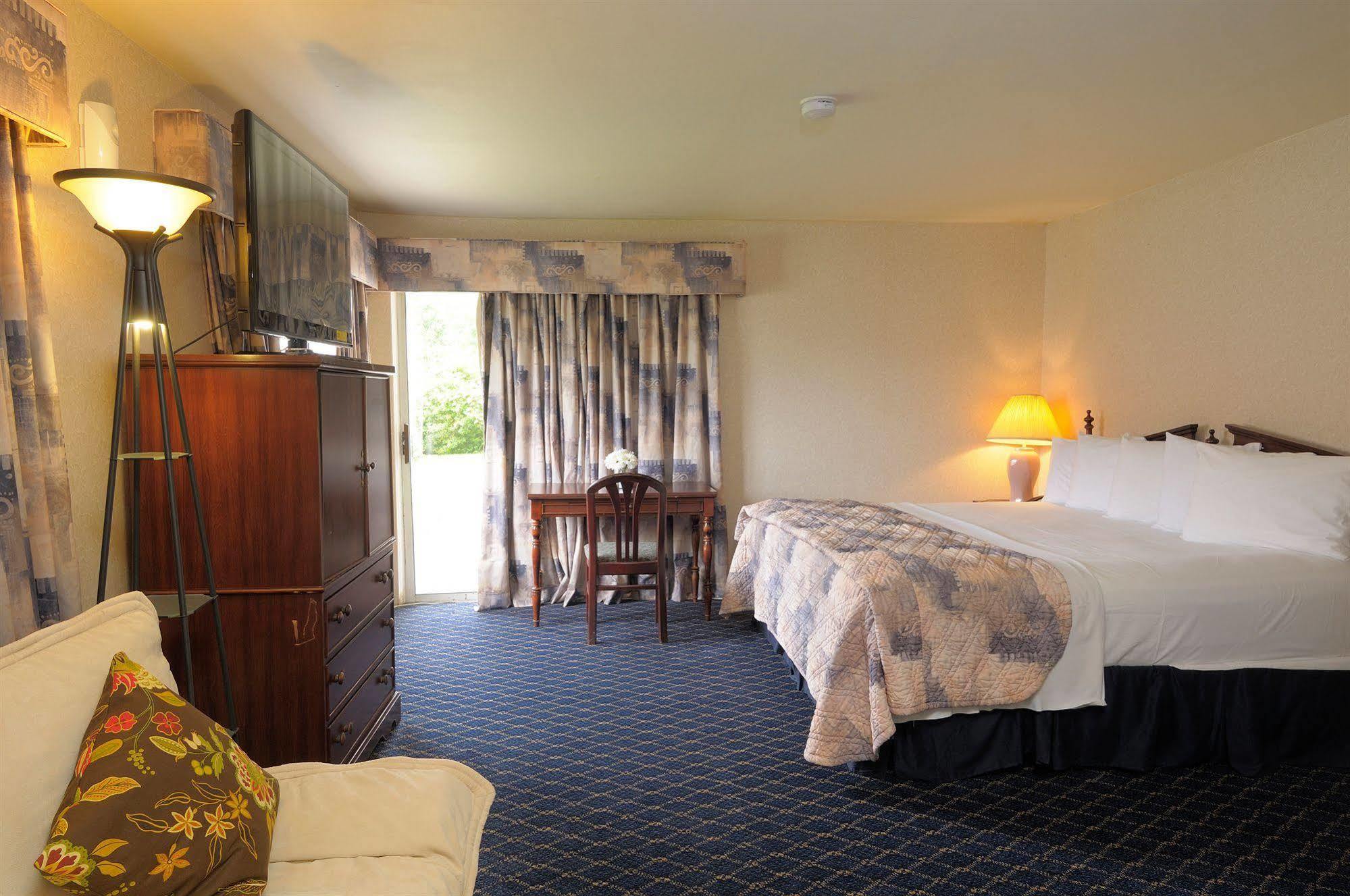 Regency Inn & Suites เวสต์สปริงฟิลด์ ภายนอก รูปภาพ